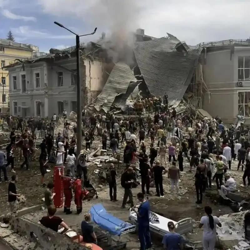 这几张图片，是俄乌战争前后基铺前后的对比，清晰地呈现出战争前后基铺的巨大反差。战