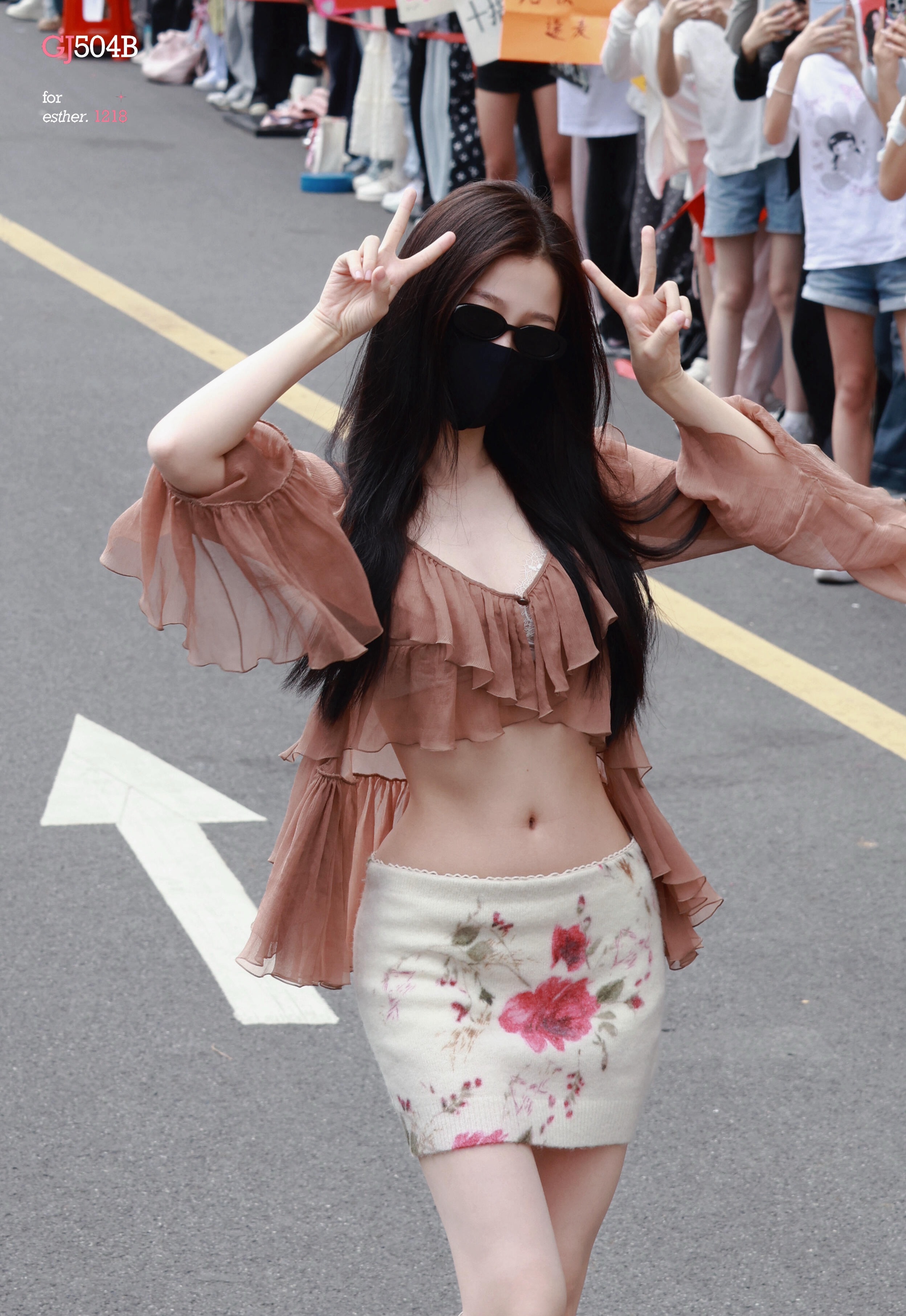 此女腰臀腿比完全是神、 