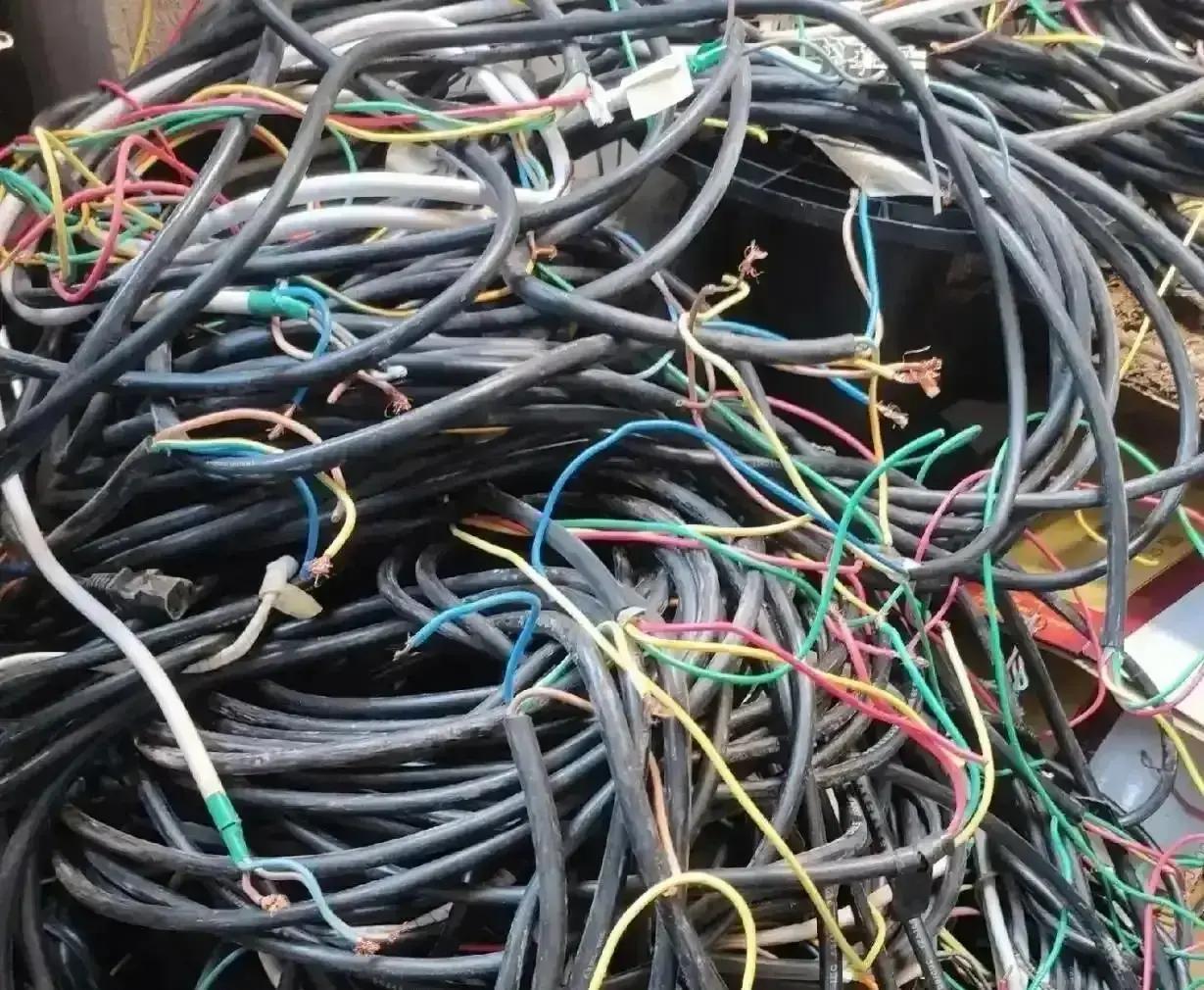 2025年底到2026年初，废旧电机回收价从几毛飙到四五块一斤，涨幅近五倍，很多