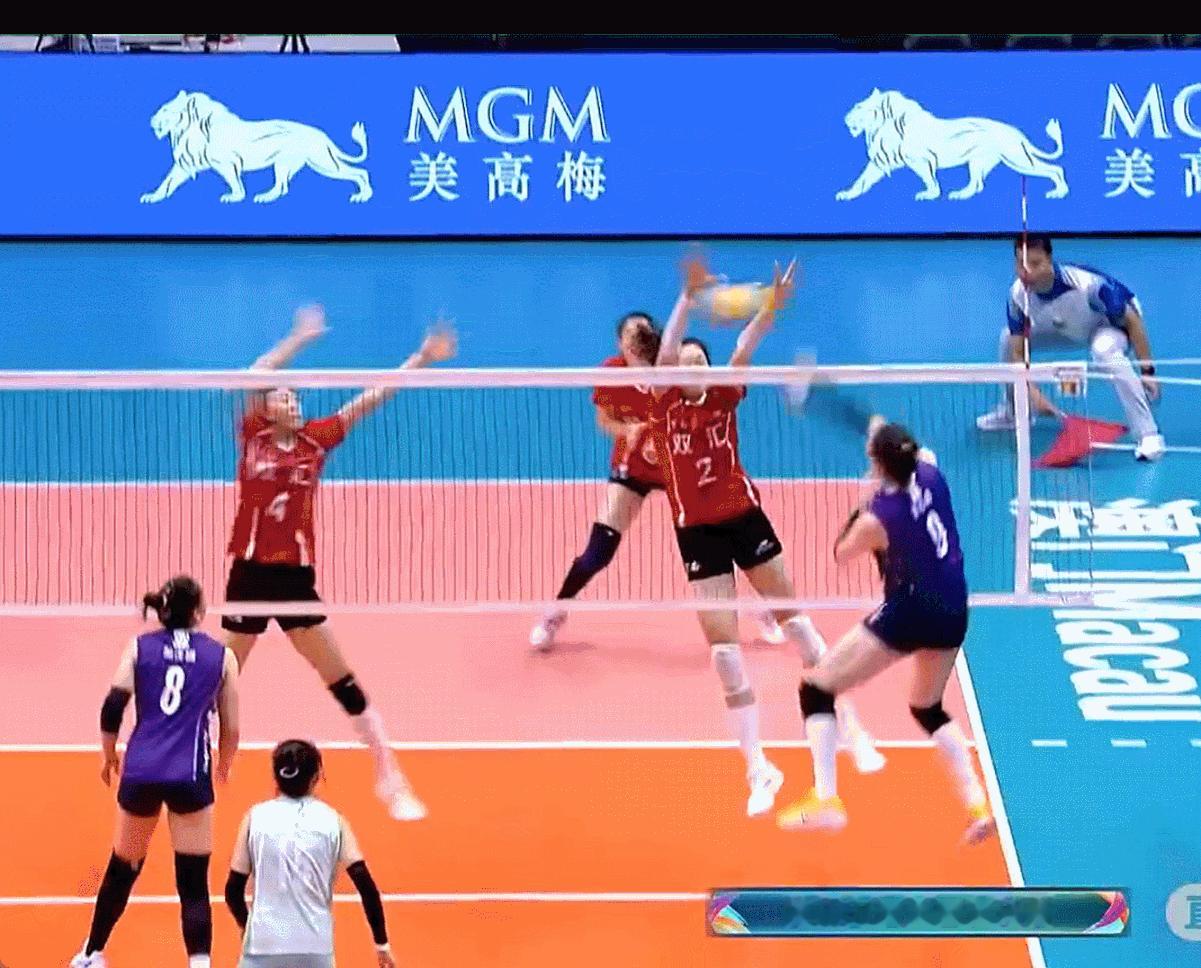 女排成年组小组赛A组：河南队3-0（25-14/25-20/25-23） 北京队