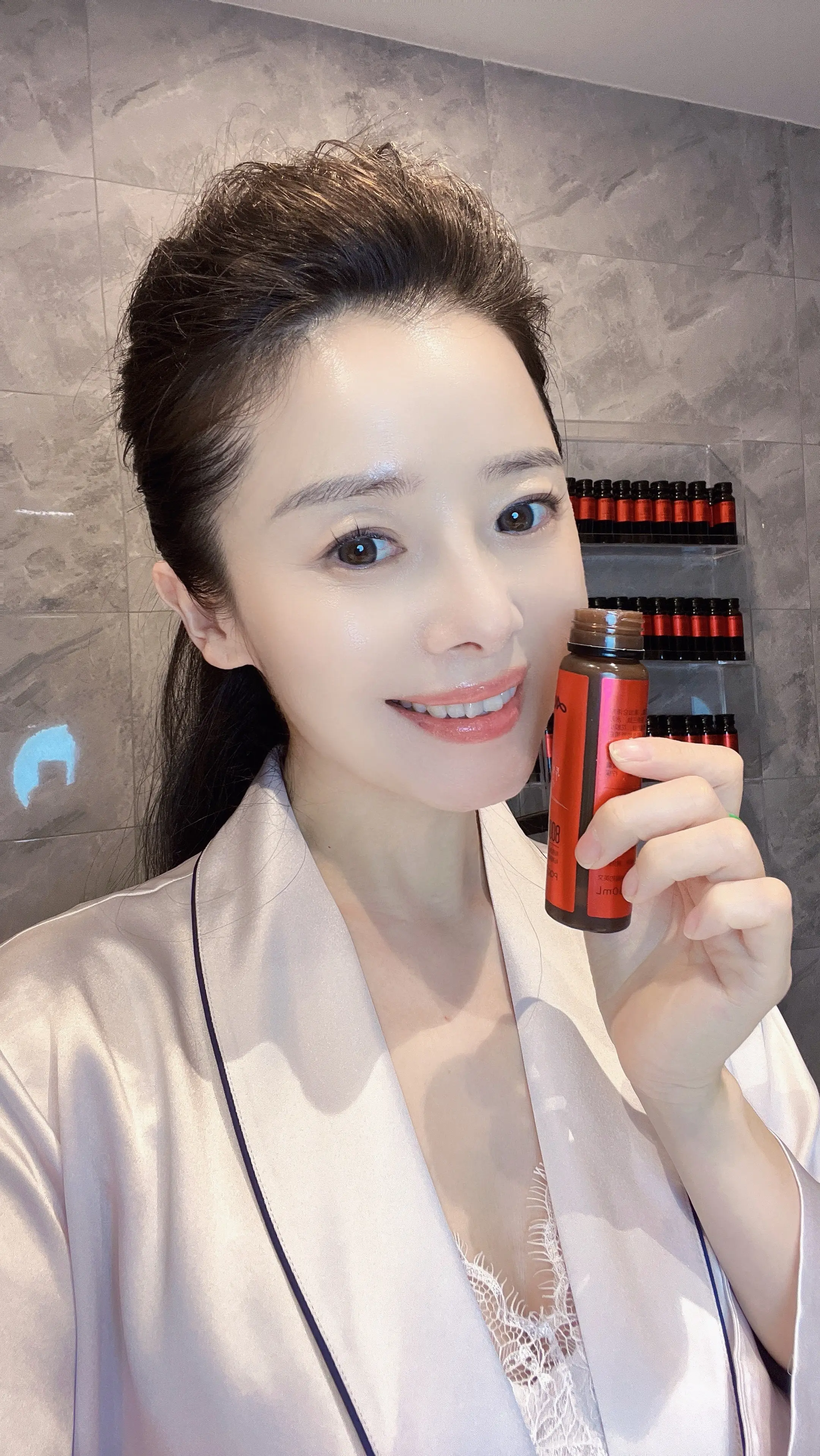 我现在的生活状态，不想卷入任何是非，也没兴趣看清笑脸背后的真假，只想守...