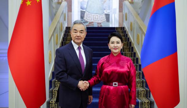 中国和蒙古国谈妥了。6月13日，蒙古国总统呼日勒苏赫在乌兰巴托会见中国外交部长王