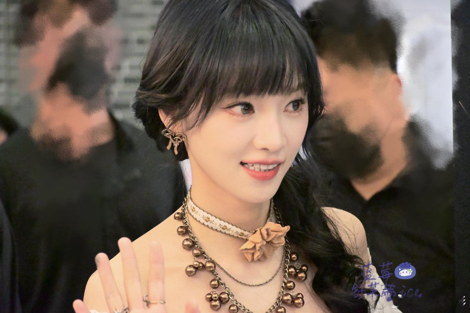 黄灿灿超话问粉丝要不要收礼物和信黄灿灿考虑在横店换房子 细节见真心！黄灿灿珍藏粉