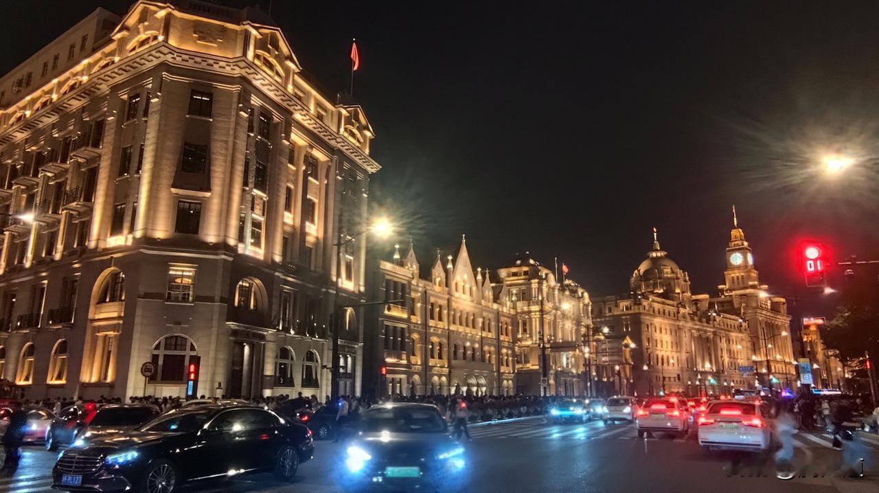 分享一下你随手拍下的照片金壁辉煌看外滩