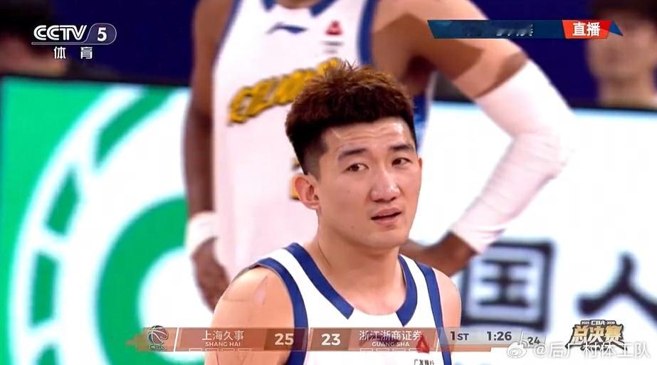 孙铭徽单节4次失误 CBA总决赛G1，上海男篮vs广厦男篮，首节战罢，上海29-
