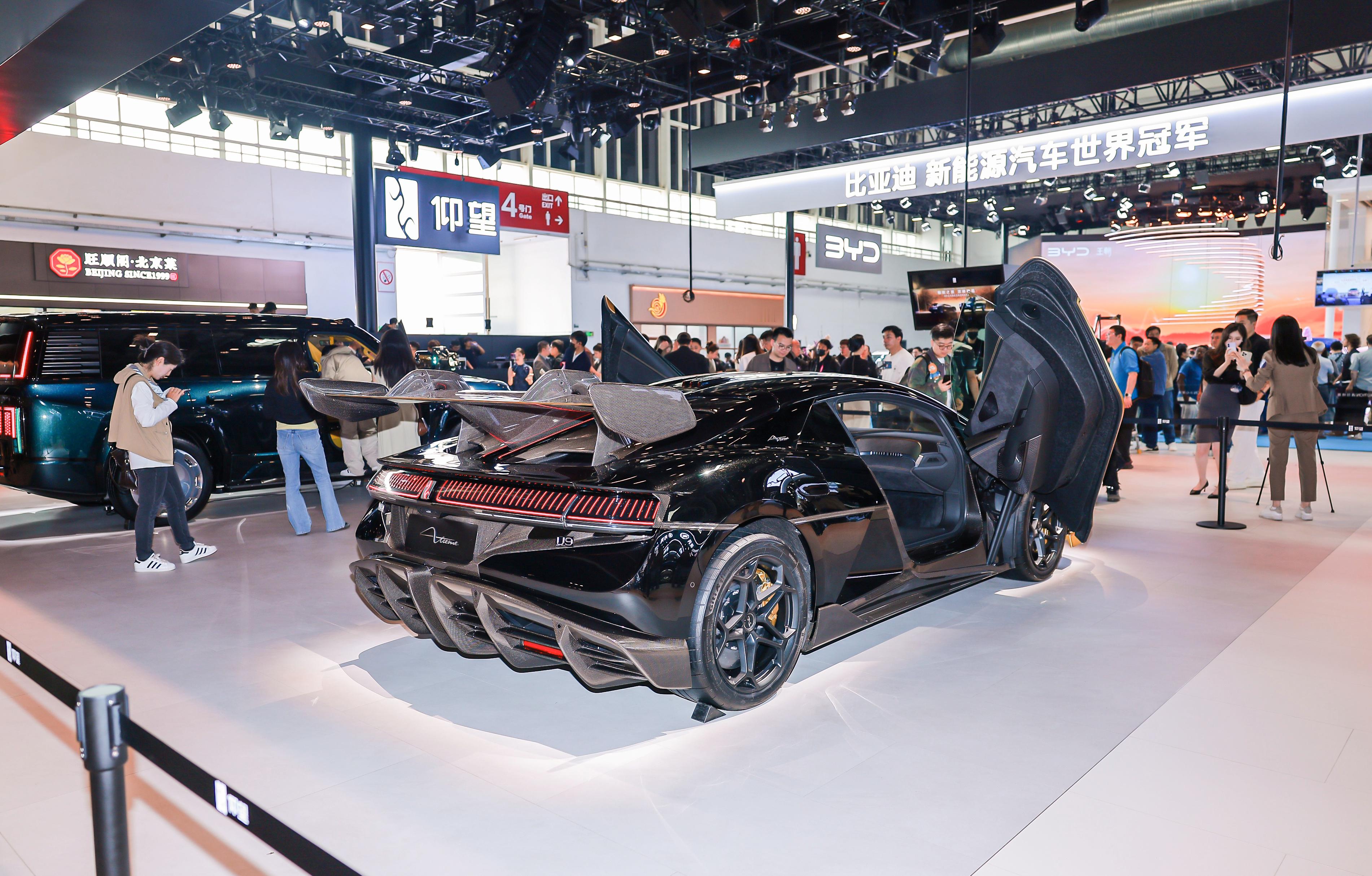 随着2026北京车展的逐渐展开，令人激动的仰望U9X正式亮相，场面可谓盛况空前。