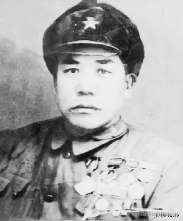 1955年，新中国首次大授衔，毛主席看完授衔名单，突然问道：“那个砍杀了27名日