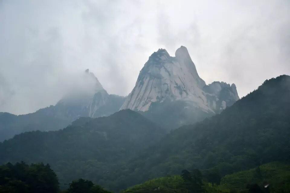 天柱山的风景如何景天洞地