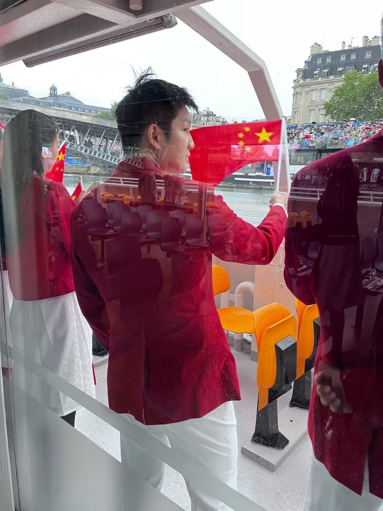 卧槽是我没见过的角度。。。。 ​​​