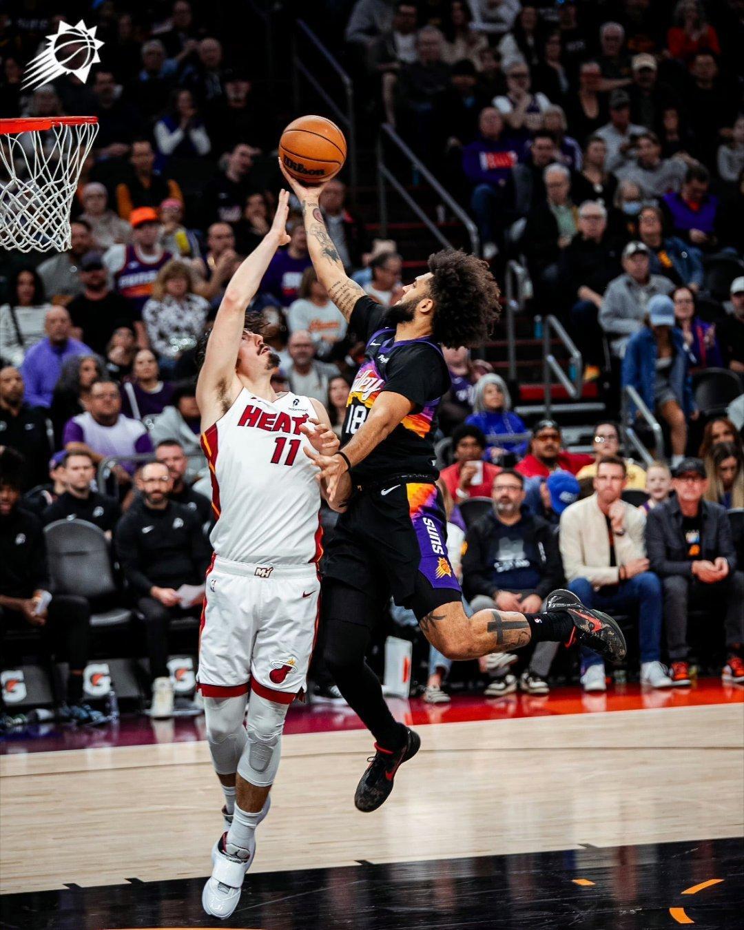 两大核心后卫都因伤休战，靠着这么一帮半吊子持球手和角色球员还是在主场如坟场的判罚