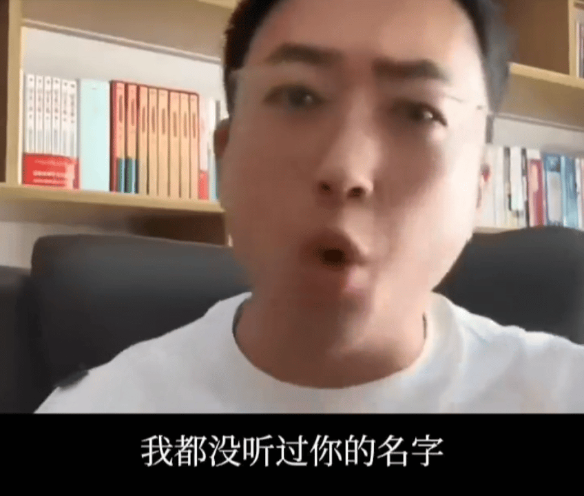 于正不能算是个正经男人
但绝对是个好老板、好朋友
别看他平时娘娘的
遇上事他是真
