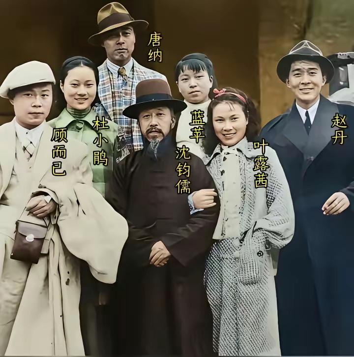 王铎：民国二十五年，沈钧儒在杭州六和塔下，为当时的电影明星主持集体婚礼。