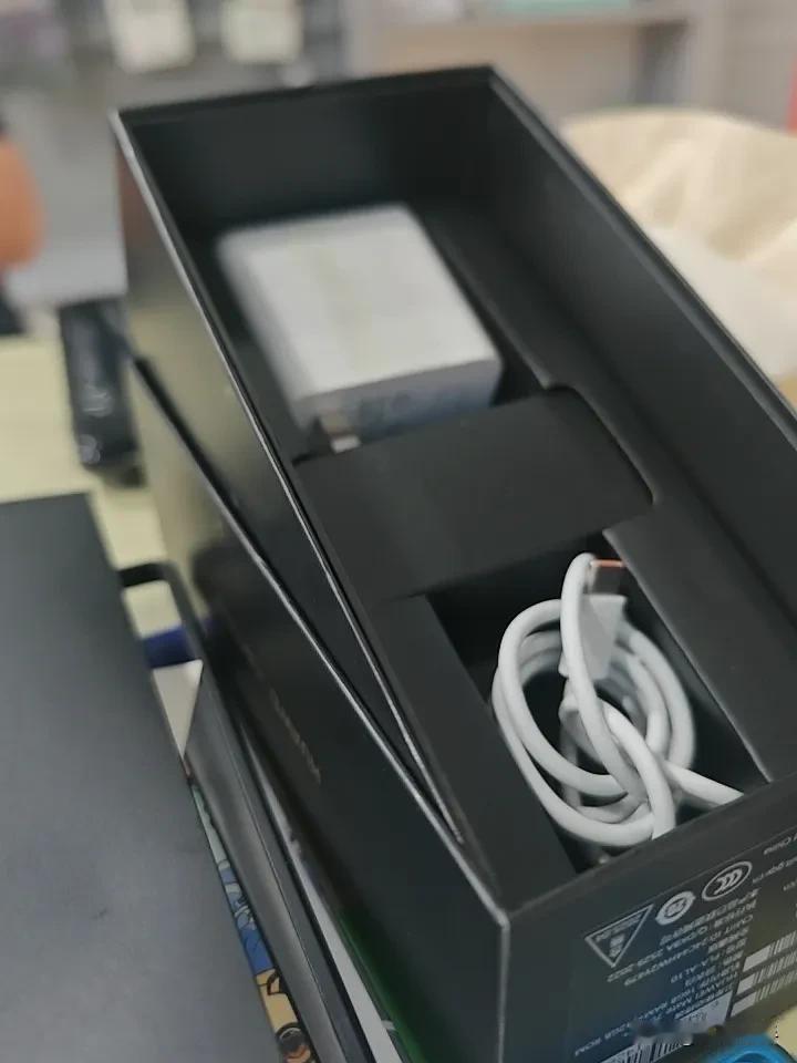 刚收到一台华为Mate70pro+。头条就有网友私信我说 想找一台华为Mate7