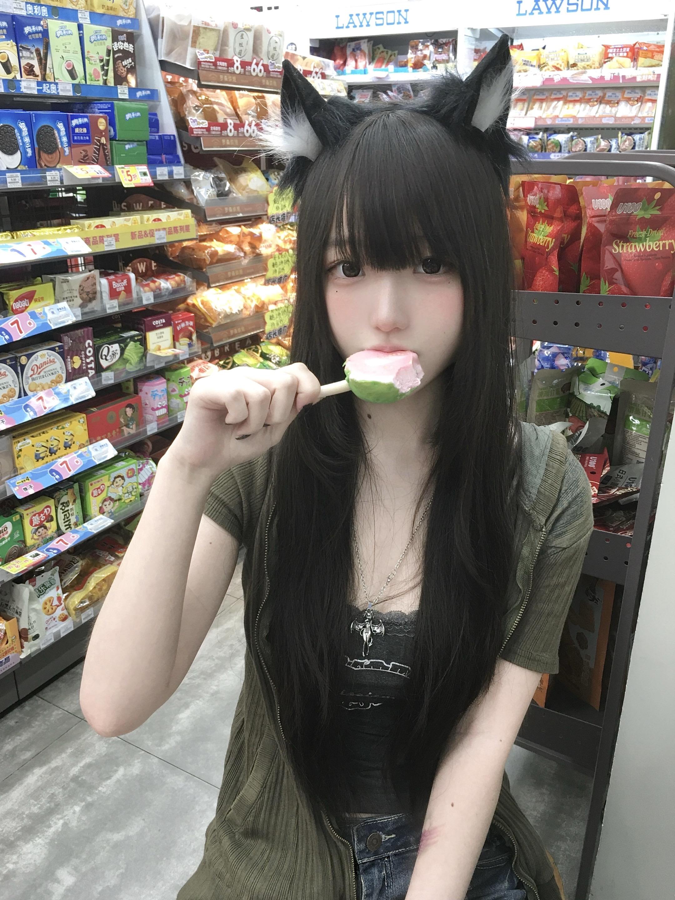 作息乱乱的 人笨笨的 意志淡淡的 老天爷 我只是个混日子的 你别欺负我