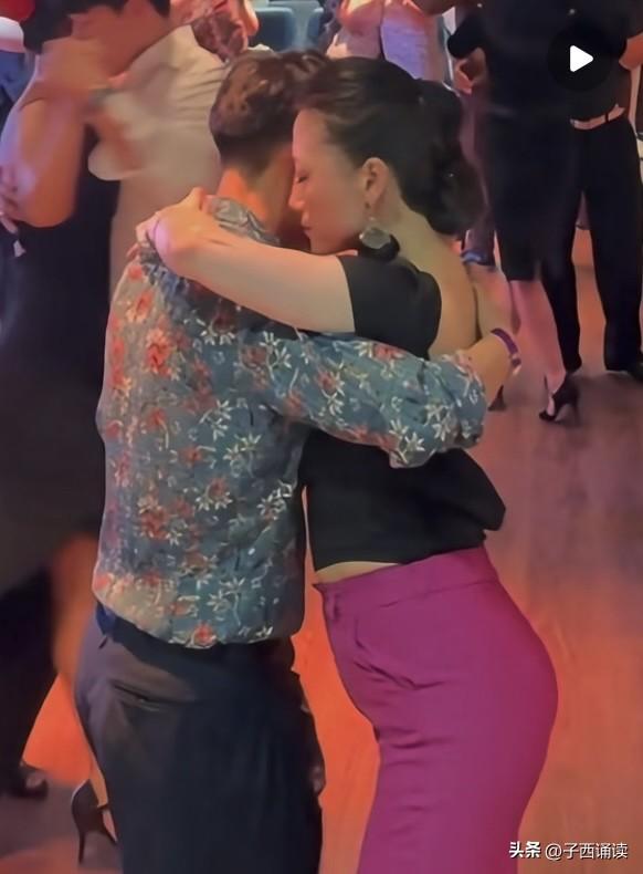 仔细看，这位女士与男舞伴保持的距离，是不是特别讲究？