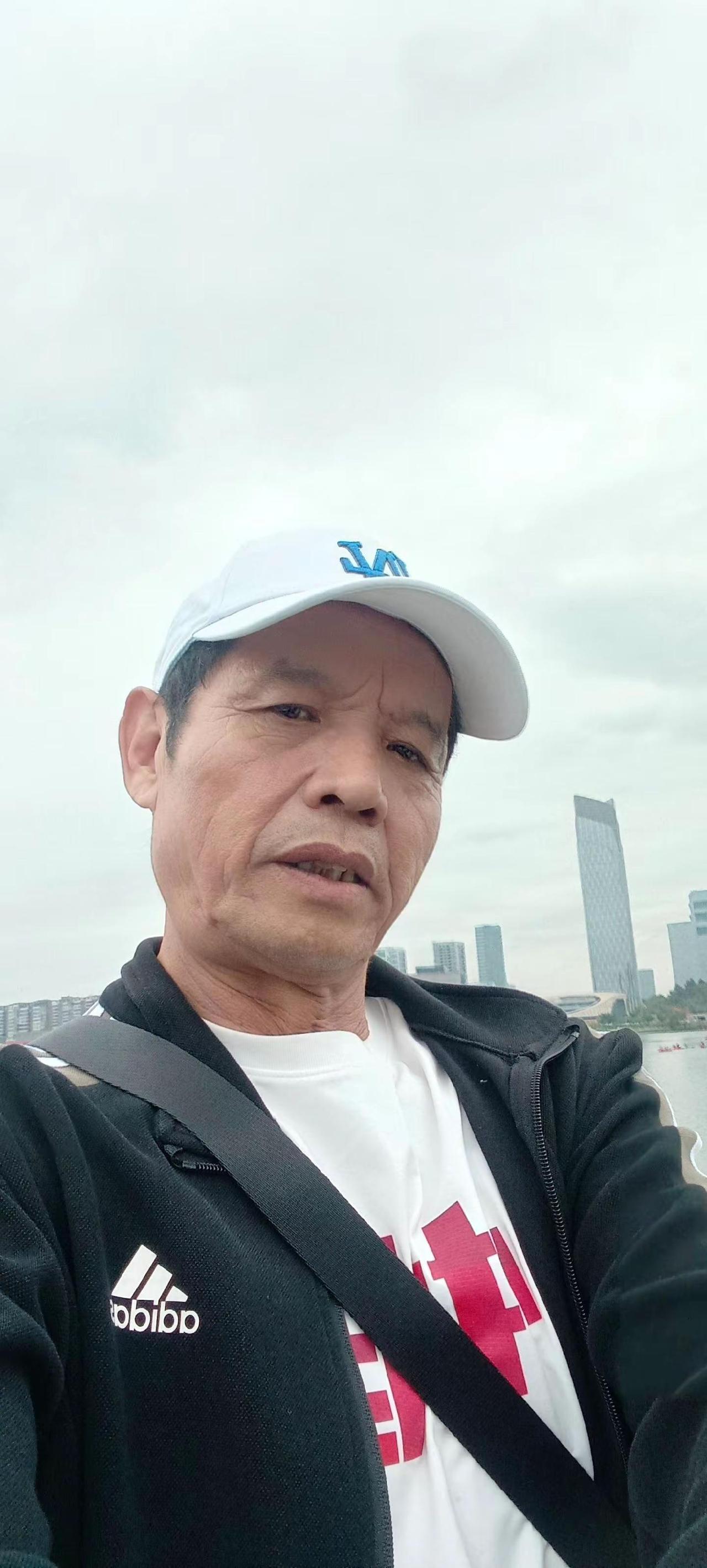 朋友们，新年快乐