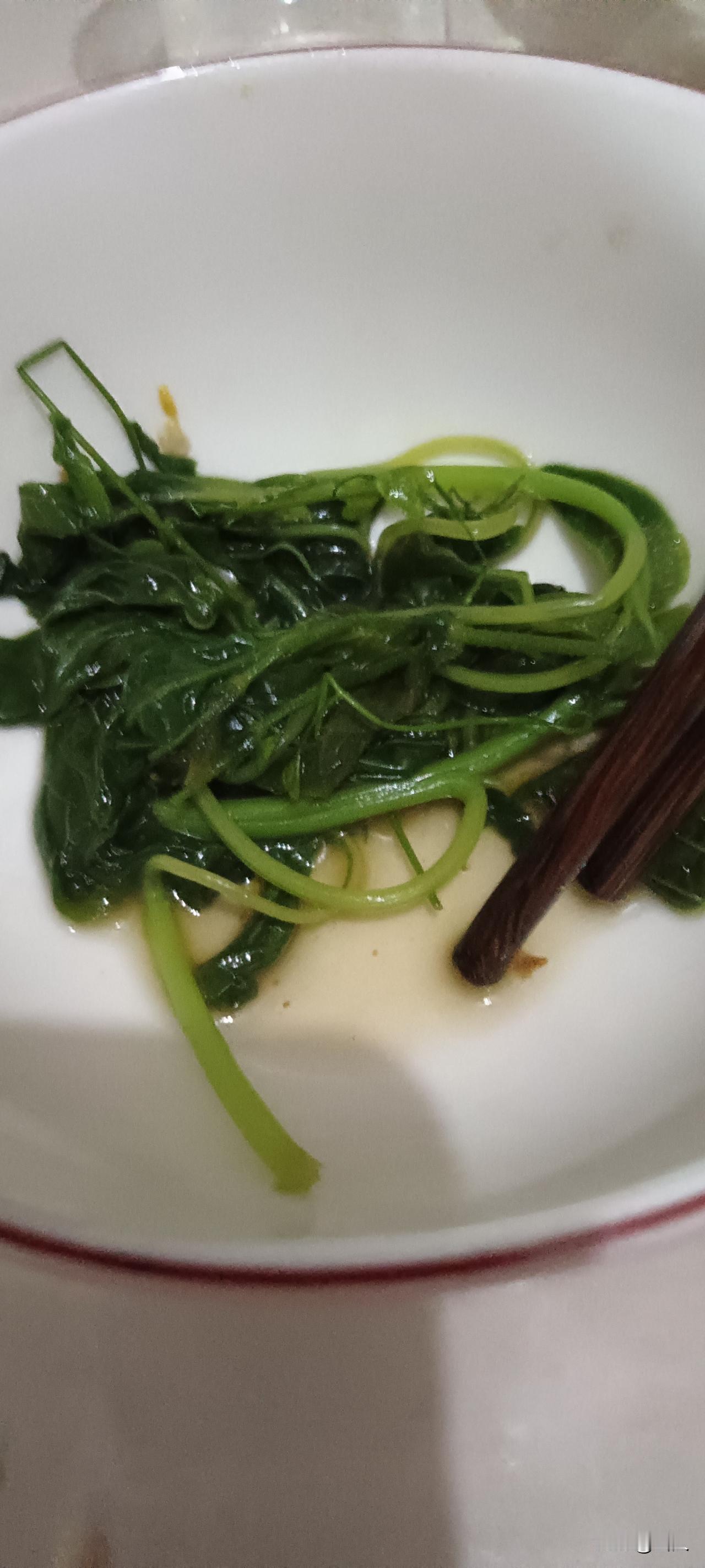 蔬菜红苋菜与绿苋菜真有不同你更爱吃那一种呢？苋菜分红、绿两种，虽是同一种蔬菜，吃