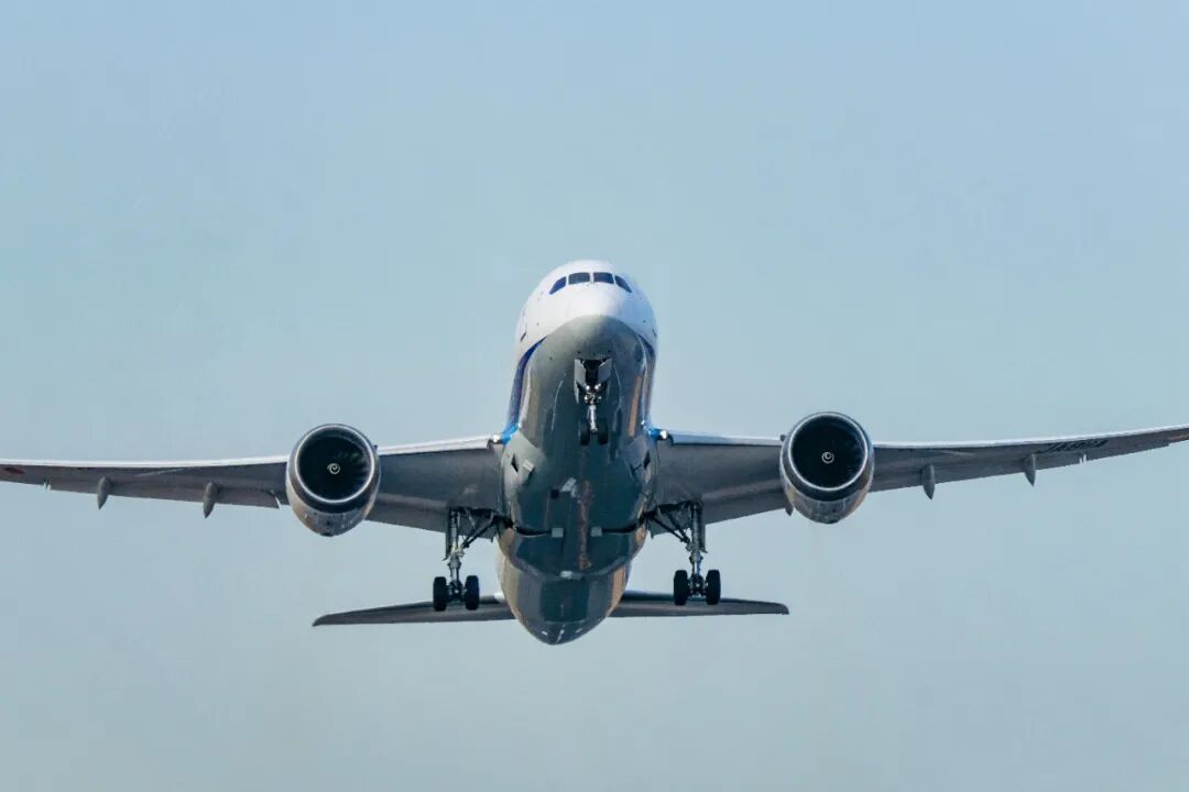 日本已跌出中国游客寒假热门海外目的地前十。最新榜单显示，泰国与韩国成为更受欢迎的