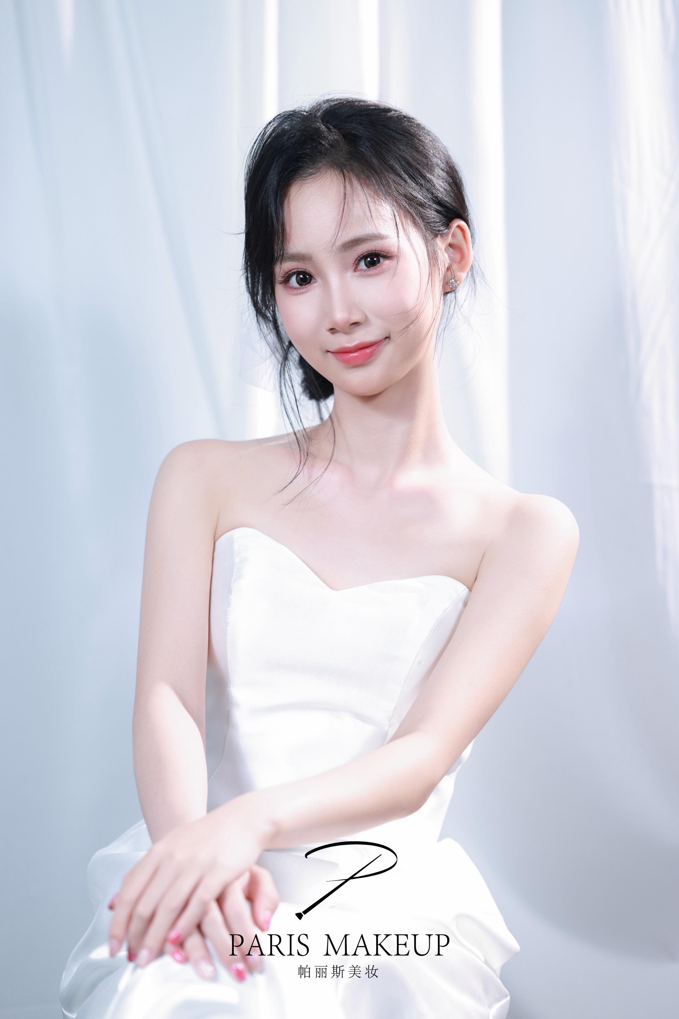婚纱拍版。