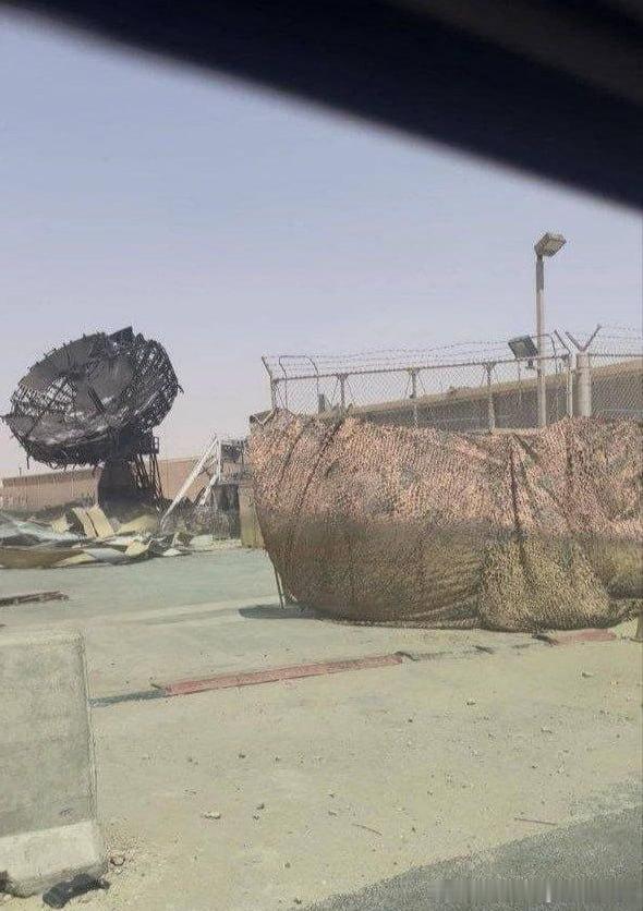 美军在卡塔尔乌代德空军基地的内部照片显示，价值1500万美元的军用卫星通信天线已