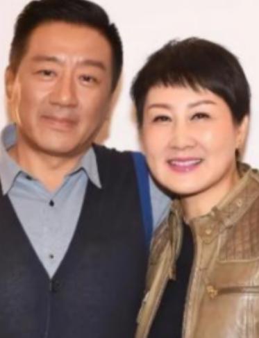 1996年，演员张凯丽听说婆婆要来家里住，干脆单独给婆婆买了套房子，可她丈夫说什