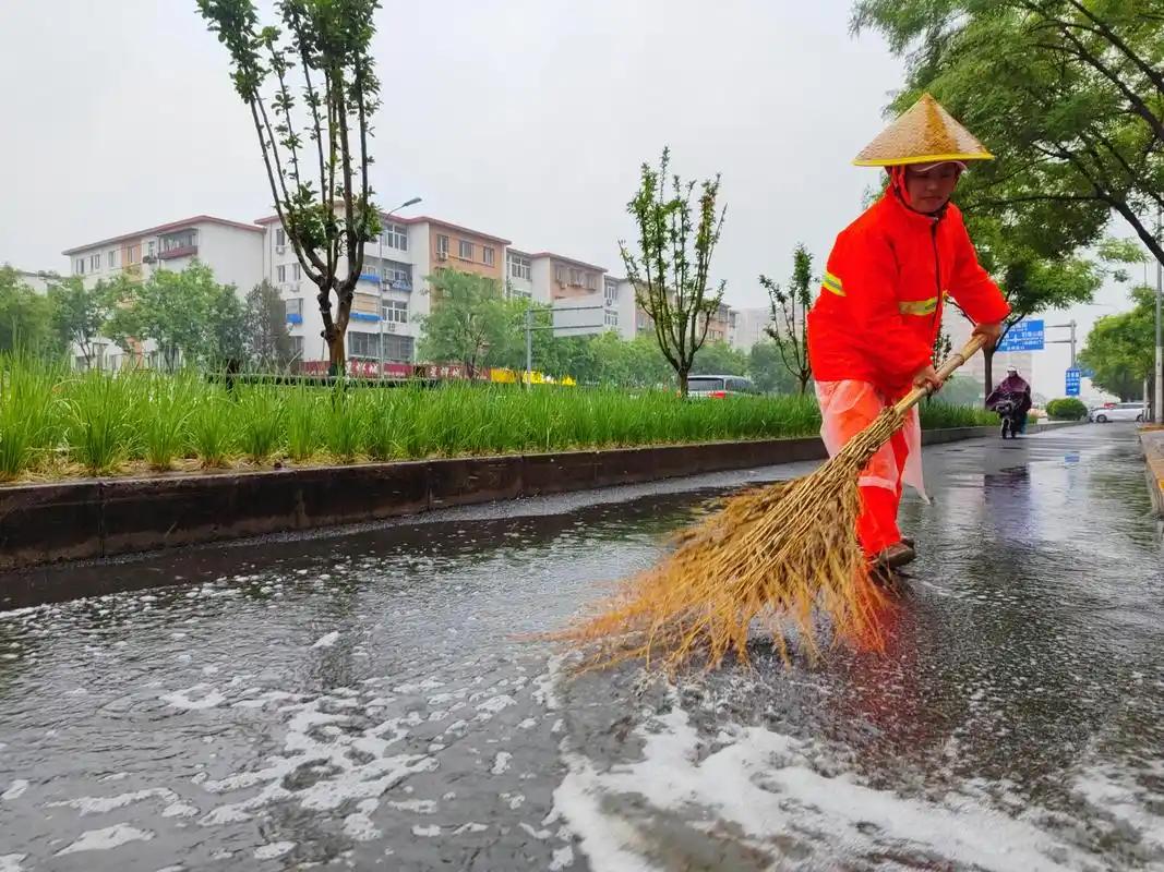[微风]体感温度飙至47℃、湿度超亚马逊雨林！南方五月极端湿热刷屏，台风蔷薇即将