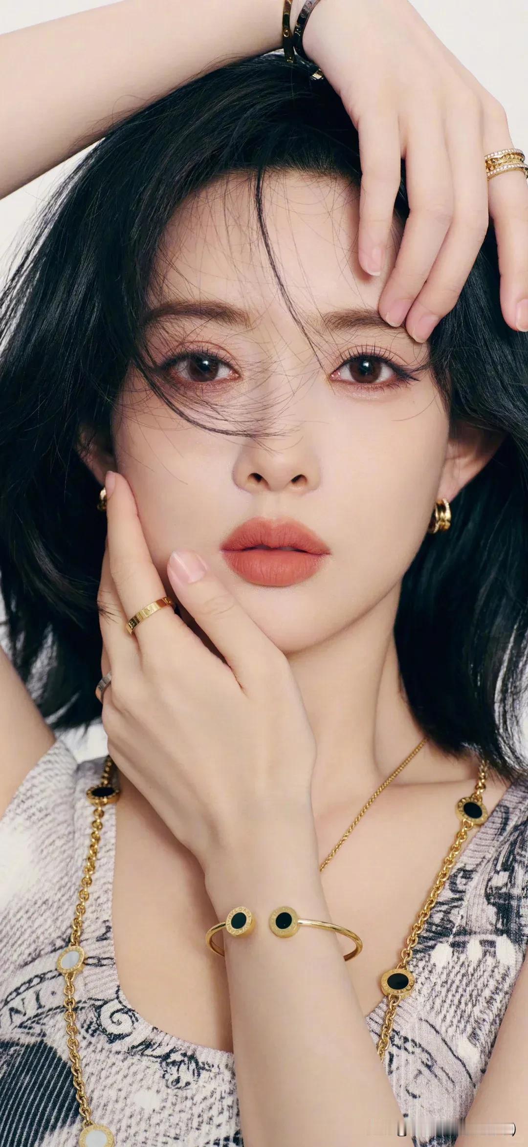 内娱八卦大揭秘：明星们的“小心思”与“小算盘”

内娱的八卦总是让人津津乐道，这