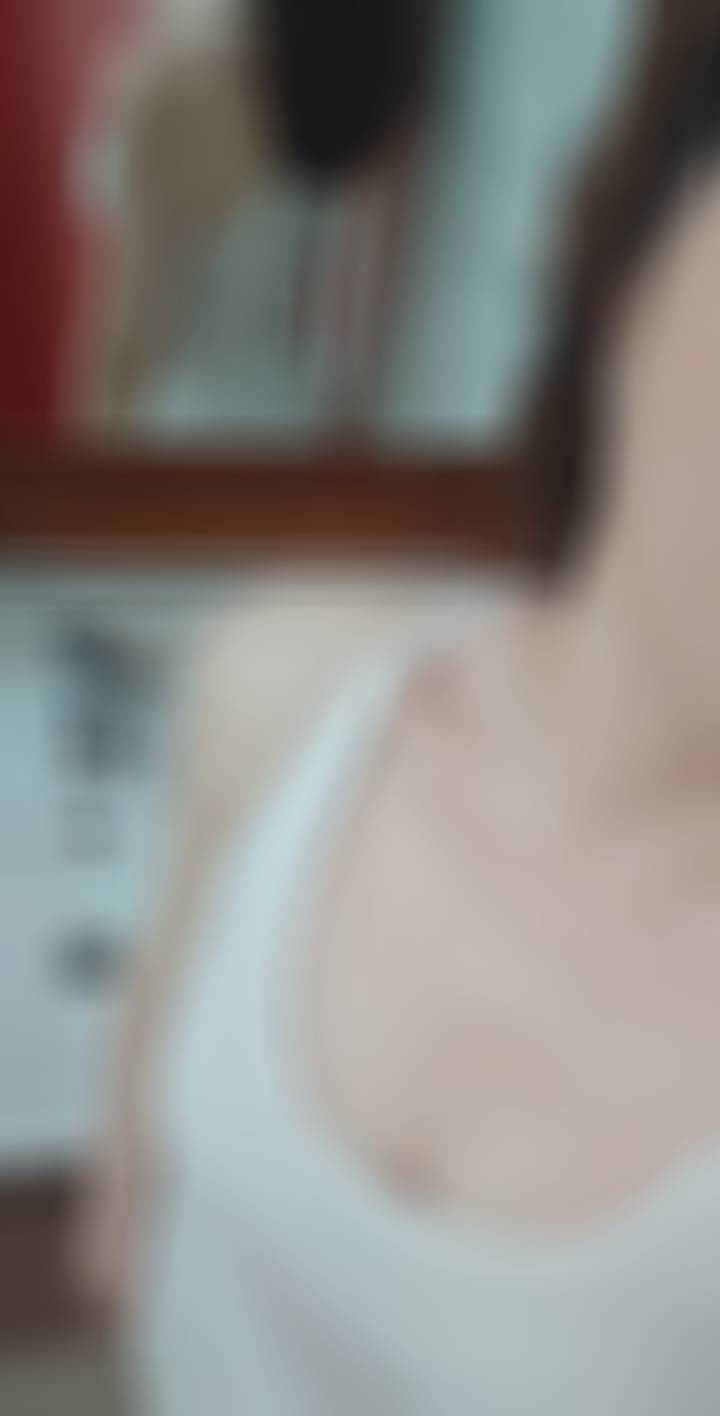 白 