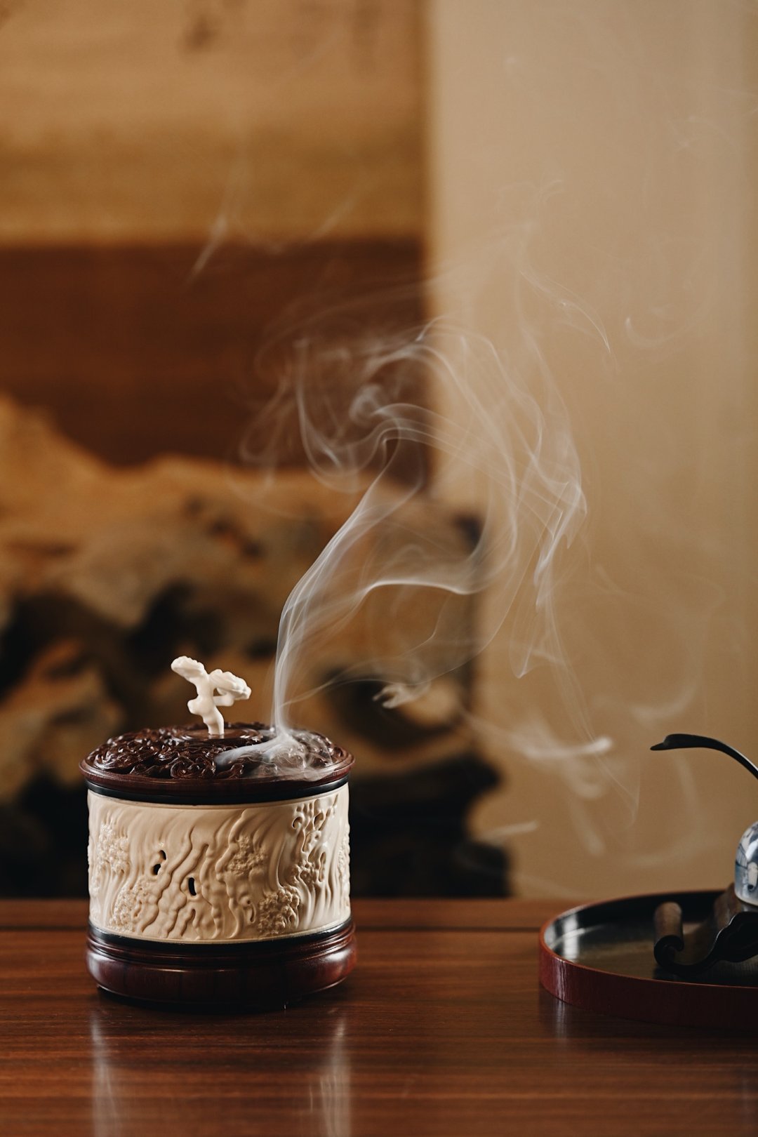 猛犸×紫檀×鹿角 | 芝烟漫 香炉多种材质结合设计，手工雕琢而成，炉身雕刻纹理自