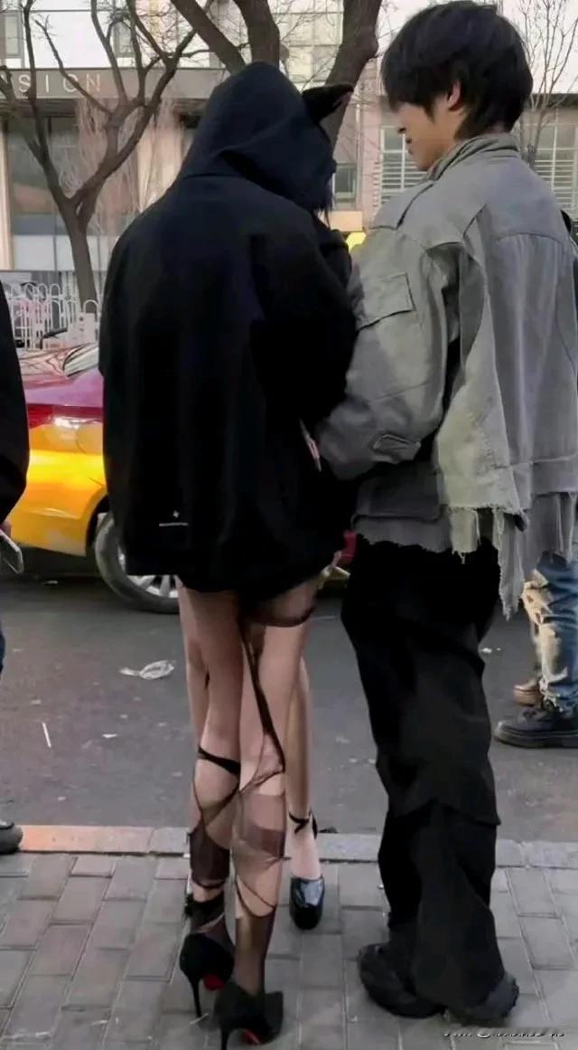 这个丝袜怎么穿进去