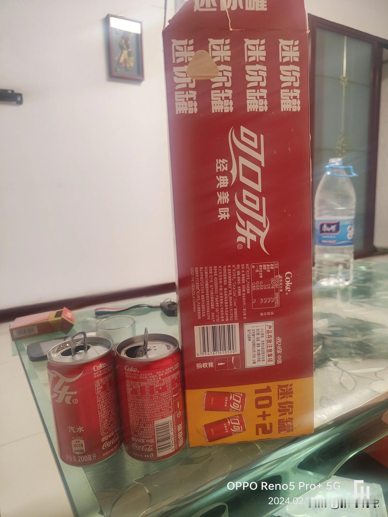 可口可乐竟然推出200毫升的易拉罐，买的时候看挺便宜，12罐只要20块钱，买回来
