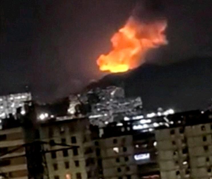 委内瑞拉首都加拉加斯传出多声巨响。哥伦比亚总统佩特罗在社交媒体发文说，加拉加斯正