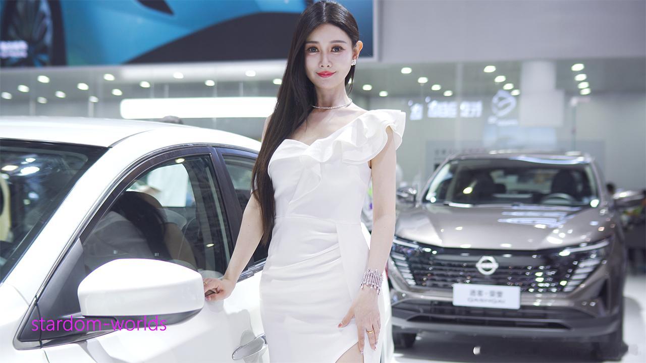 2025东莞春季车展 车模小姐姐 54 