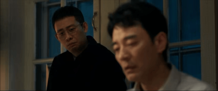 李人骏进步暂停先认错李人骏开始意识到事情的严重性，喝酒都压不住他的焦虑。现在认错