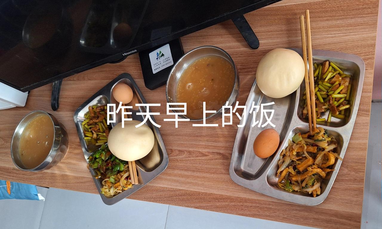 我陪94岁老妈住养老院（3）养老院的伙食真不错受到入住者纷纷赞扬
饭食，是入住养