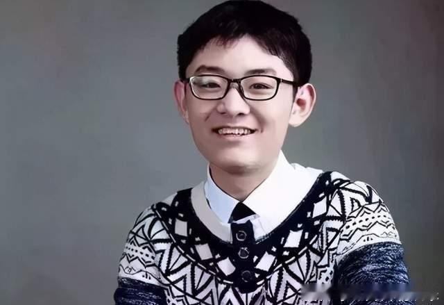 少年沉心攻硬核，华夏5G定乾坤
 
　　世人总爱追捧耀眼传奇，热衷包装年少天才，