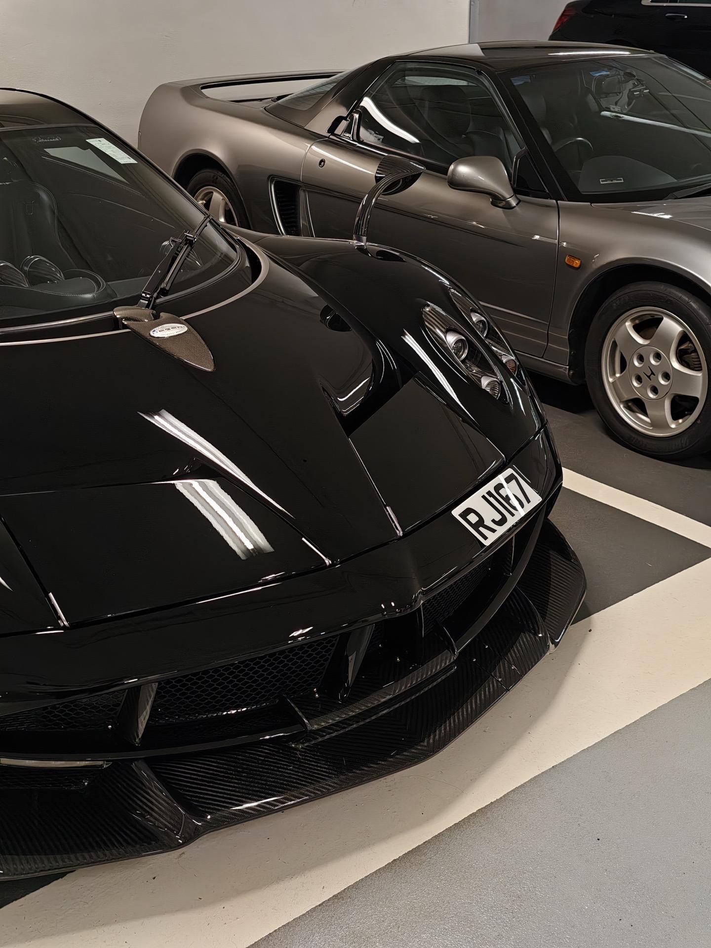 港岛上牌后的黑武士Pagani Huayra Tempesta