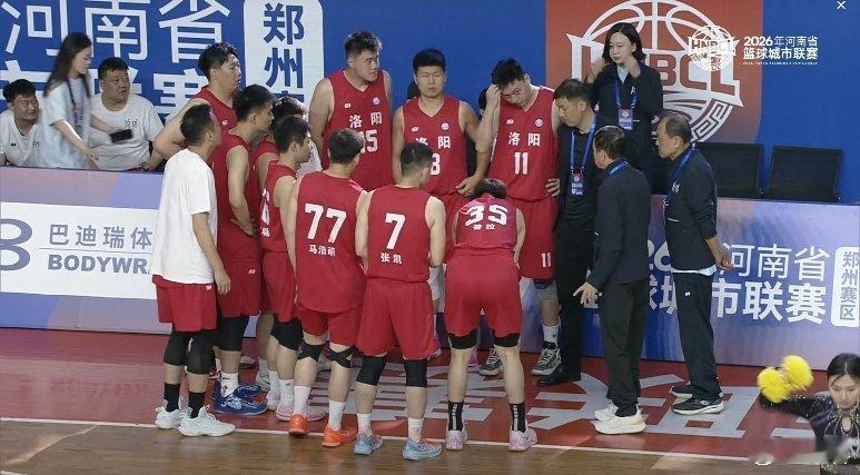 今晚是cba常规赛最后一轮，打开小音符APP被推送的第一个直播间是河南省篮球城市