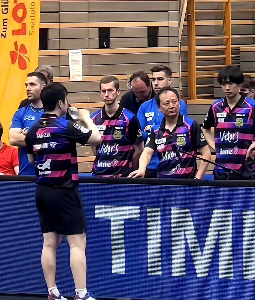 樊振东刚官宣离队，王志教练在场边那副模样真让人唏嘘。
 

萨尔布吕肯收官战落幕