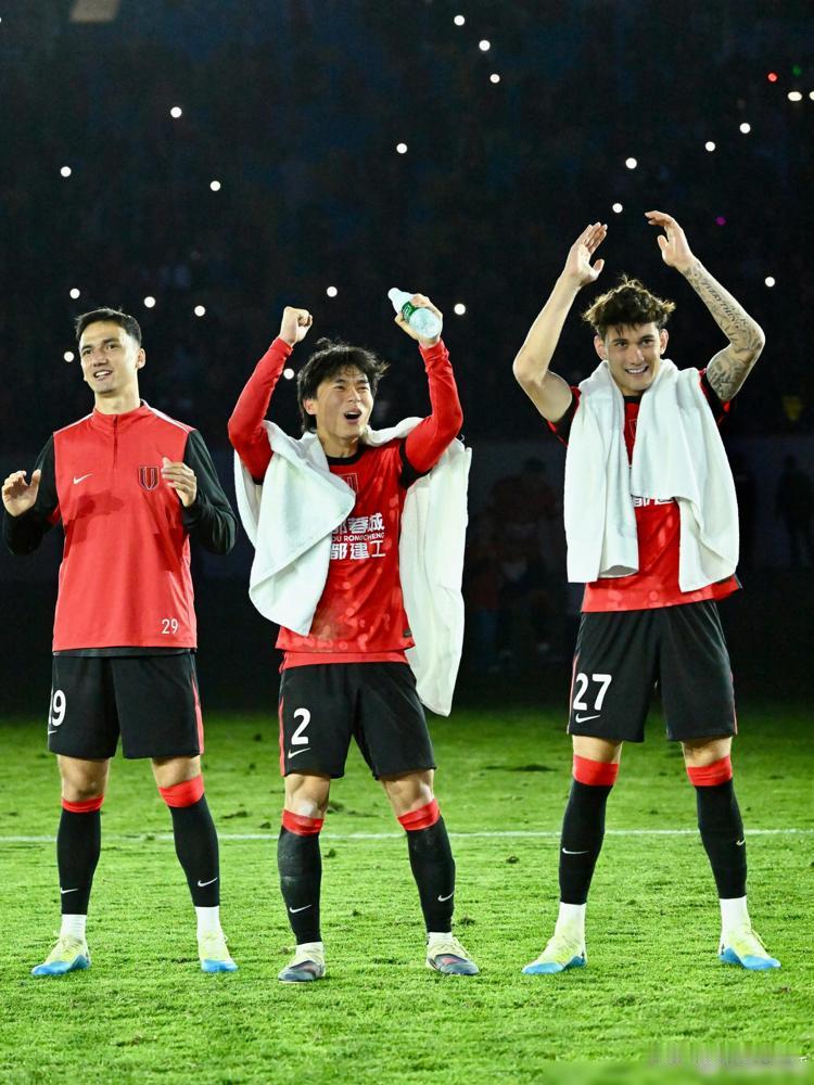 赢了球，人差点没了？胡荷韬赛后那句‘不愉快’，把成都1-0的遮羞布给撕了。
 