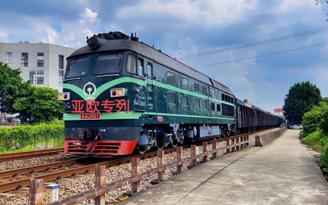 徐州与南京：江苏交通枢纽的差异化战略价值

南京与徐州作为江苏两大交通枢纽，定位