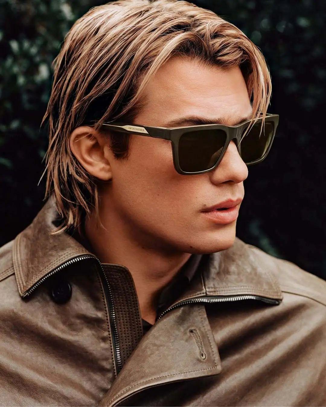 最近，嘎嘎 Nicholas Galitzine 出镜 Emporio Arma