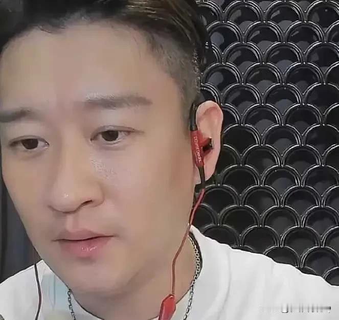 曹云金：我不会唱张云雷那些歌曲，因为‬那是“窑调”，我不愿意唱


近日，曹云金