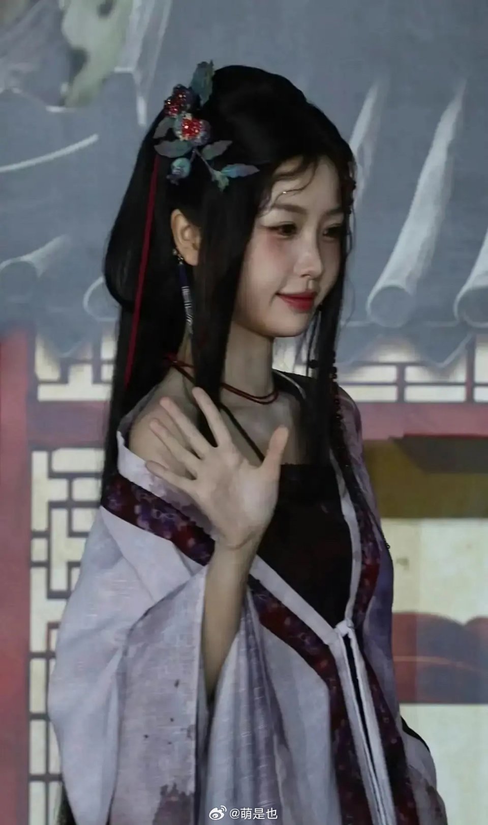 虞书欣妆造一直蛮不错的，就是底子太差了，再好的妆造也很…… 