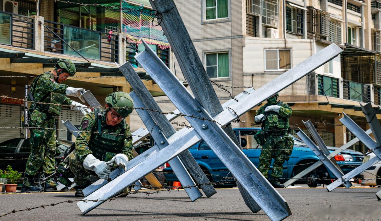 我以为是拍电影...........蛙媒：在“汉光”表演中，蛙军第54工程兵群使