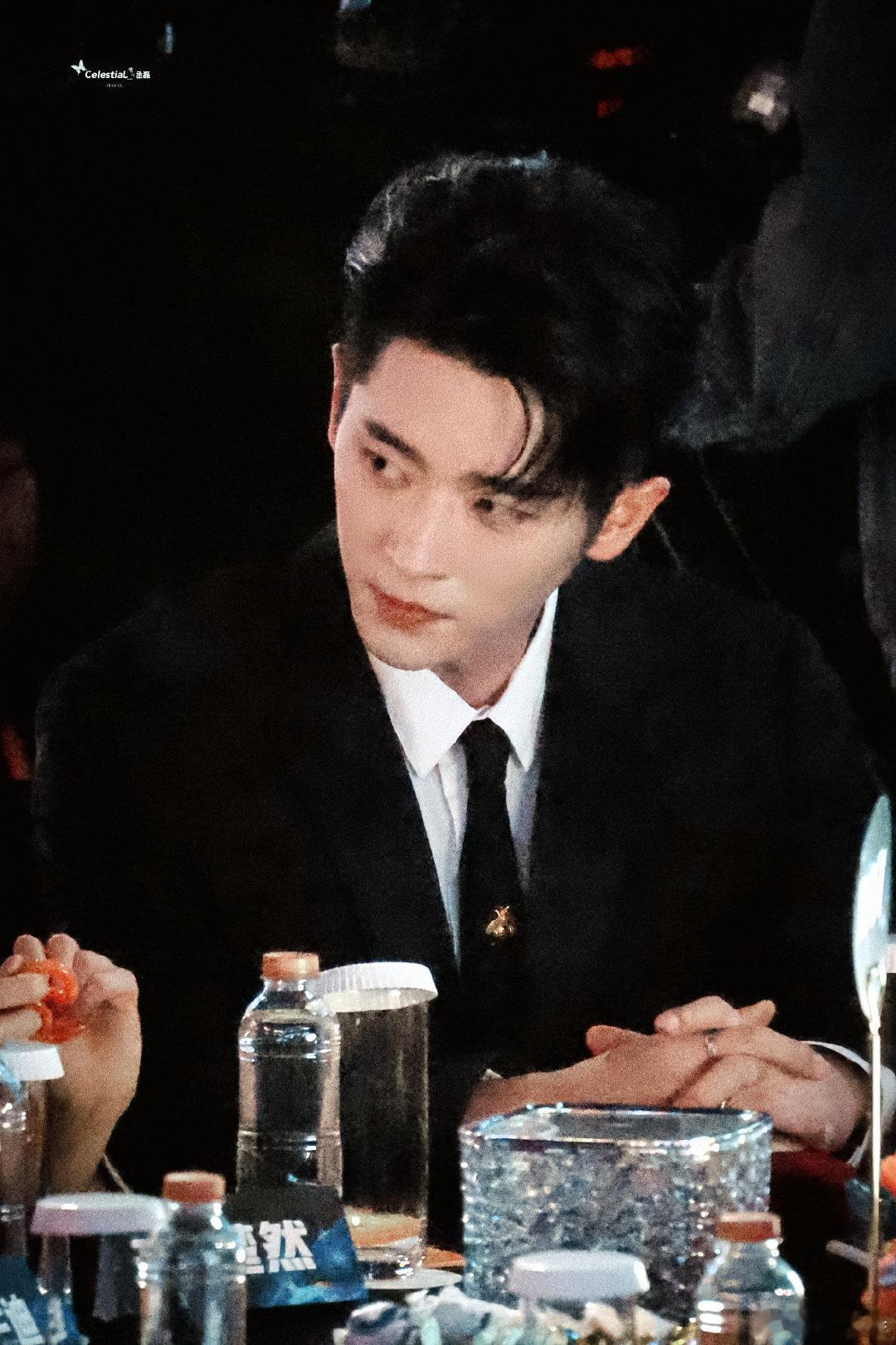 丞磊世另我没有不吃的义务 星光大赏AnotherME世另我=干饭人实锤！吃嘛嘛香