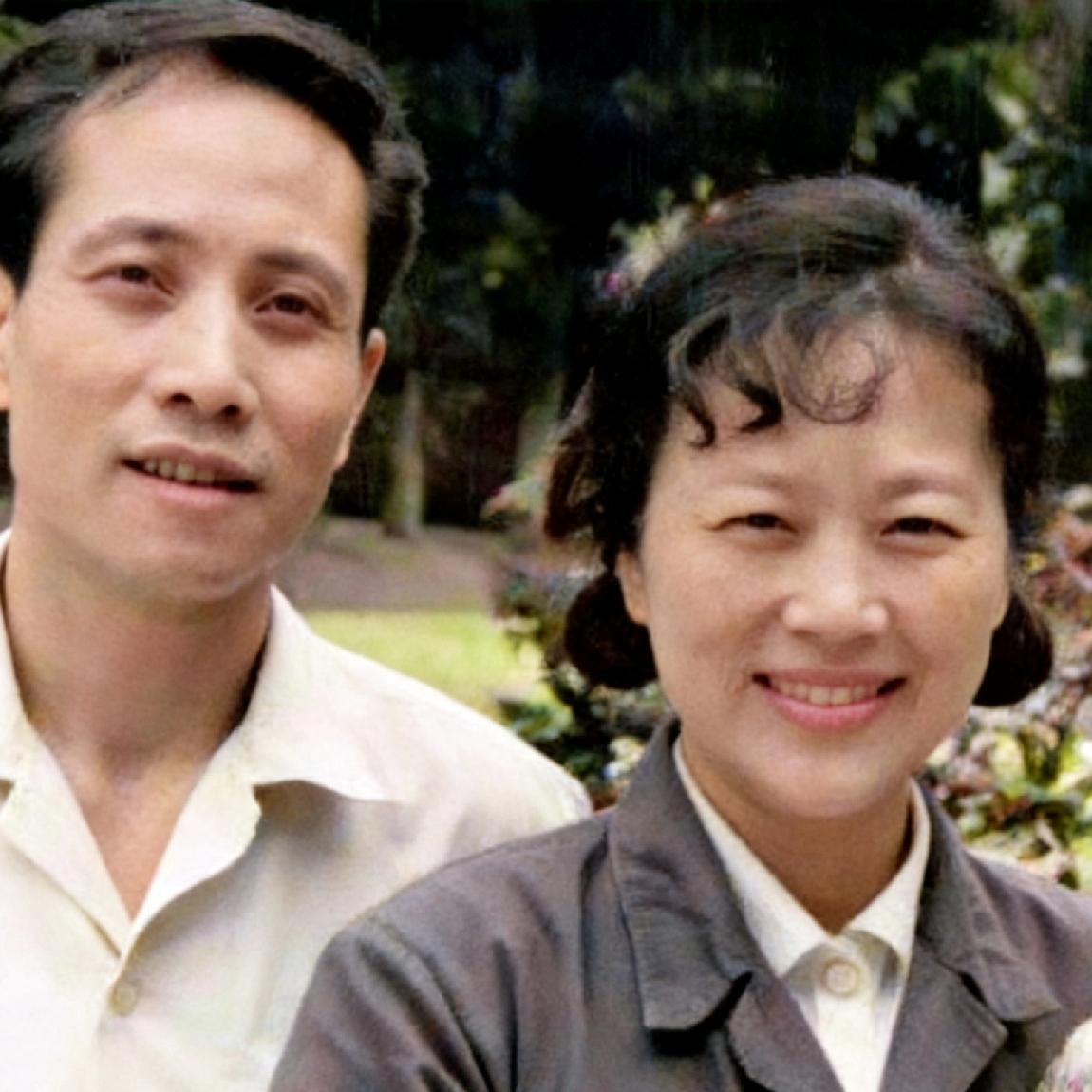 70年代，利智的父亲利永锡‌和继母，在陕西西安，一张罕见的合影，从镜头中我们可以