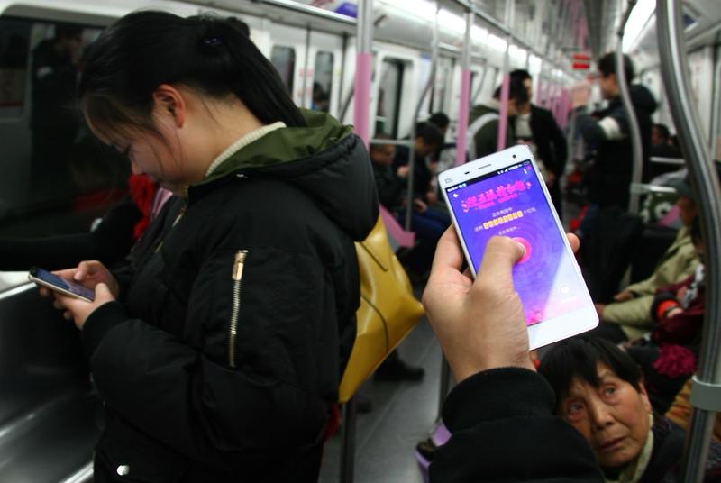 想抢拼手气红包最大，可别信那些“偏方”。微信官方说了，红包金额发出时就随机分配好