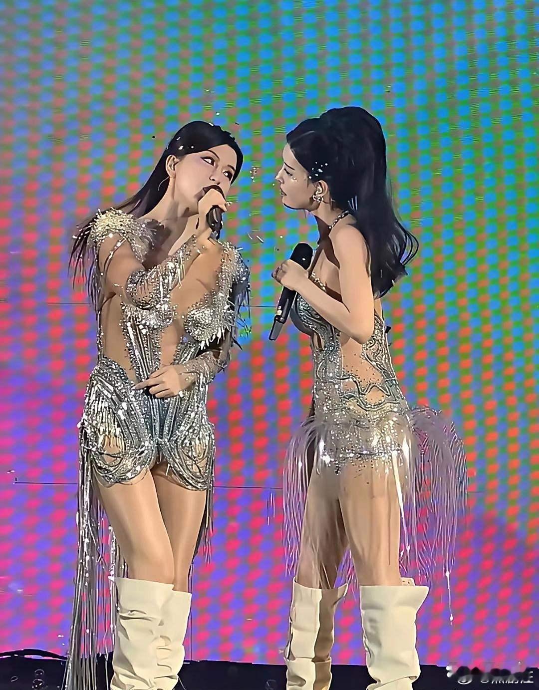 BY2演唱会造型超辣！妹妹肉嘟嘟的模样太讨人喜欢啦！ 