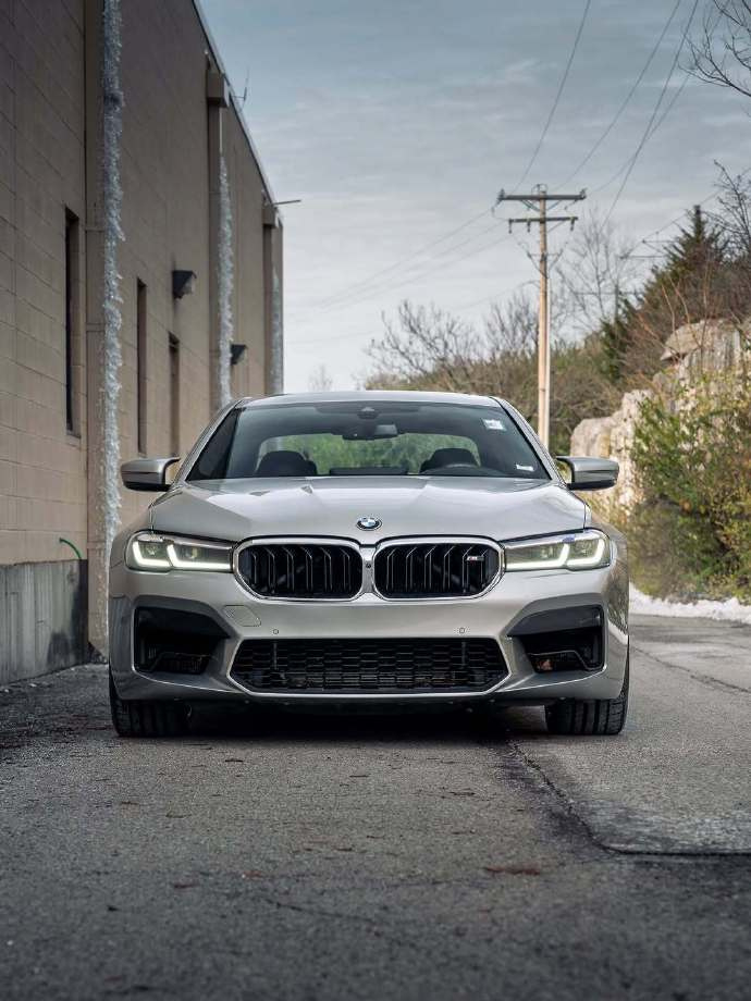 BMW M5 F90真的帅到犯规！经典永不过时，这才是驾驶者的终极浪漫～ 